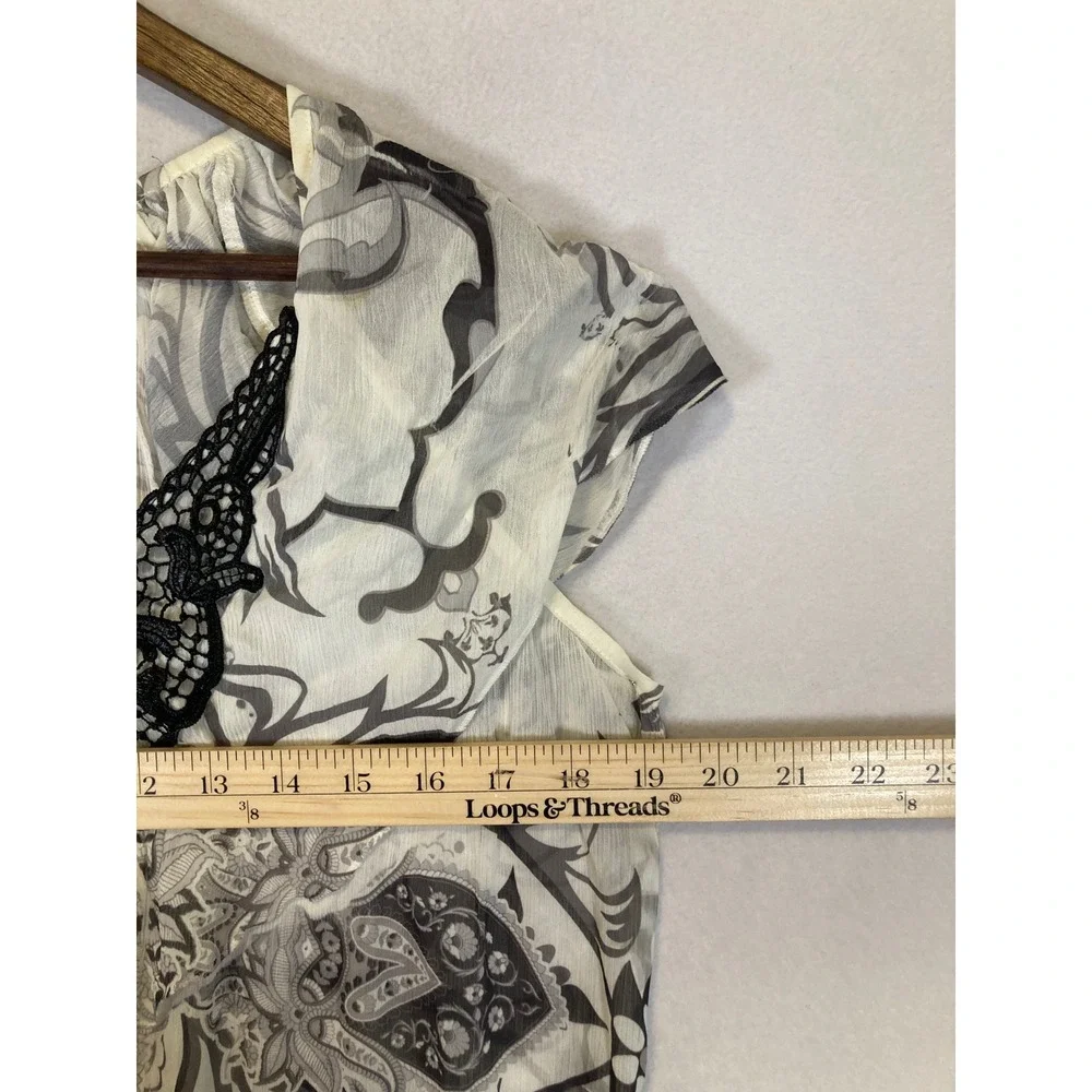Y2K Unity World Wear Women XL White‎ Gray Paisley Crochet Lace Neck Tunic Top